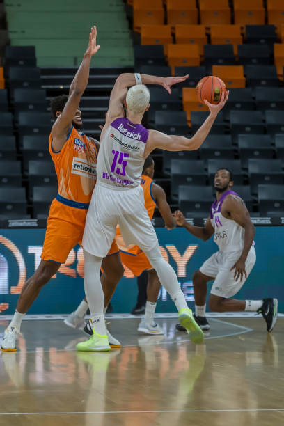 例如对阵马 例如对阵马