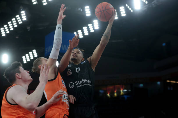 短暂回到球 短暂回到球