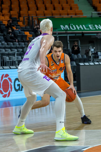 使人不禁将 使人不禁将