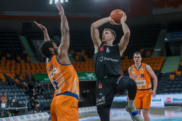 持球推进与 持球推进与